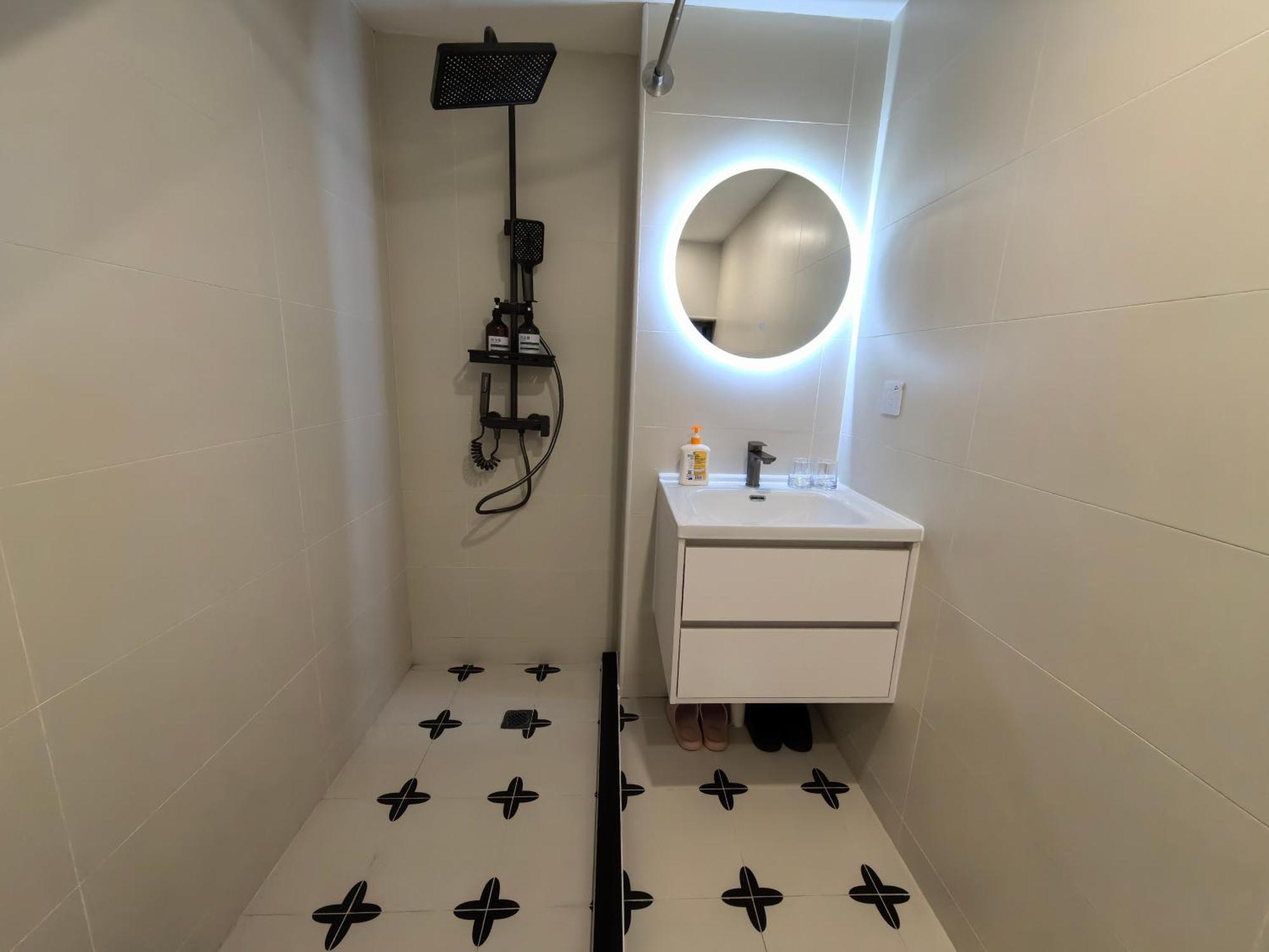Hills & Zinn Loft Near Metro Line 1 Changshu Rd And Close To Tianzi Fang Apartment Shanghai